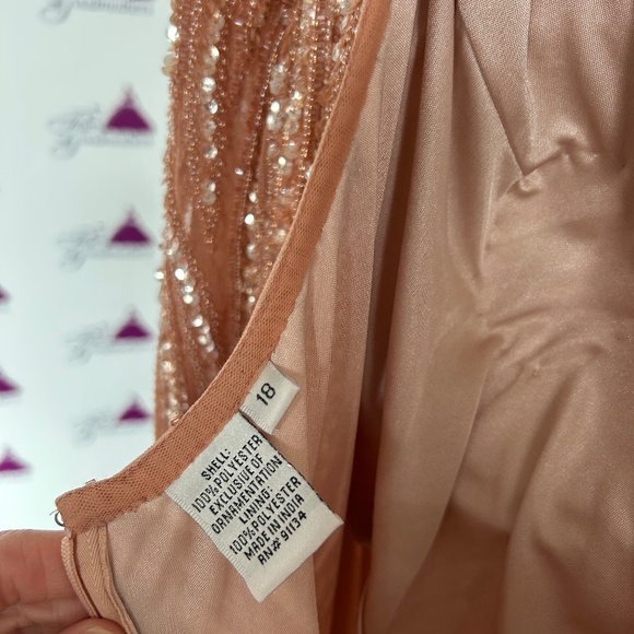 Scale 48663 Size 18 Gold Sequined Evening Dress - Picture 3 of 4